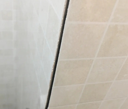 海林瓷砖空鼓维修公司分享阳台瓷砖脱落的修复过程可以分为以下几个步骤